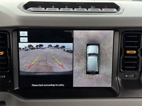 Used 2023 Ford Bronco Badlands image 16