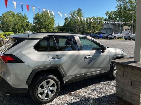 Used 2021 Toyota RAV4 LE w/ Carpet Mat Package (TMS) FWD image 4