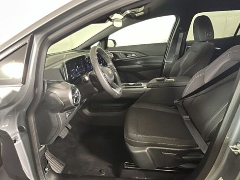 Used 2026 Chevrolet Equinox EV LT FWD image 13