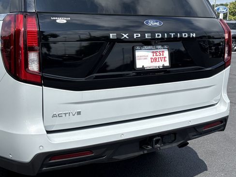Certified 2025 Ford Expedition Active AWD/4WD image 31