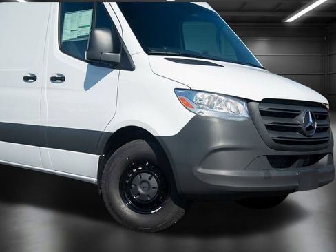 Used 2024 Mercedes-Benz Sprinter 2500 image 14
