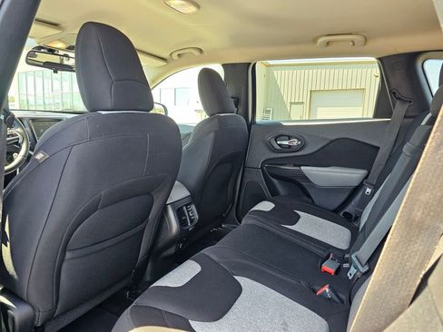 Used 2014 Jeep Cherokee Latitude FWD image 11