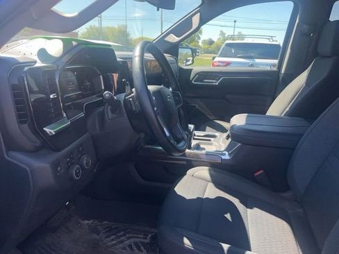 Used 2023 Chevrolet Silverado 1500 LT Trail Boss w/ Protection Package AWD/4WD image 9