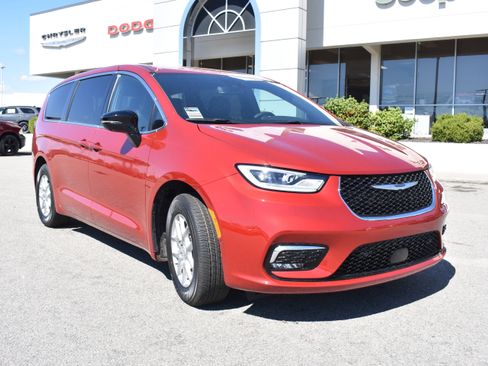 New 2026 Chrysler Pacifica Select image 3