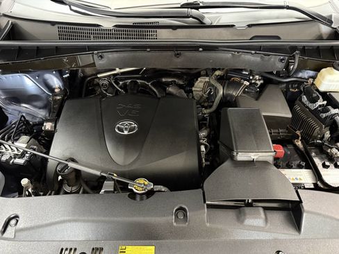 Used 2017 Toyota Highlander XLE image 14