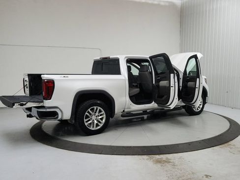 Used 2021 GMC Sierra 1500 SLT w/ SLT Convenience Package AWD/4WD image 15