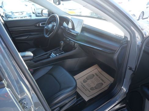 Used 2022 Jeep Compass Trailhawk image 16