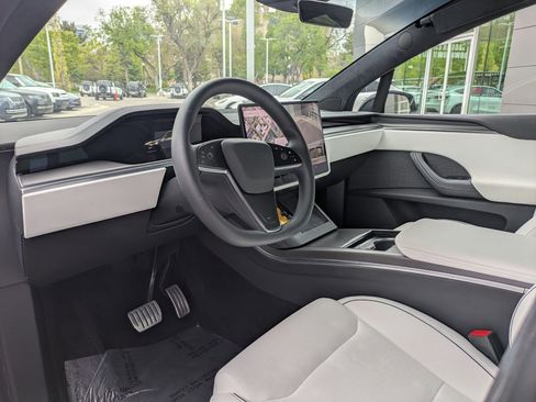 Used 2023 Tesla Model X Plaid image 14