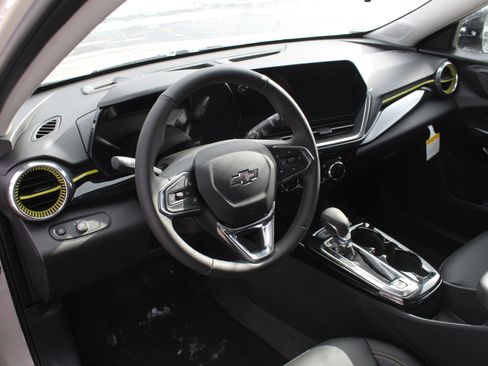 New 2026 Chevrolet Trax ACTIV w/ Sunroof Package image 11