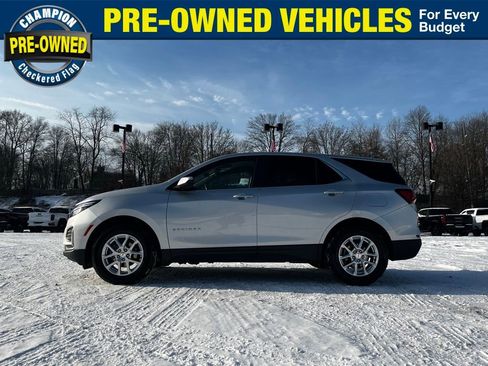 Used 2022 Chevrolet Equinox LT w/ Driver Convenience Package image 15