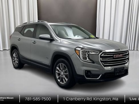 Used 2024 GMC Terrain SLT AWD/4WD image 3