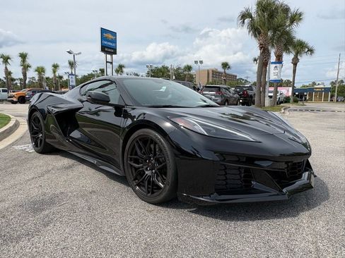 Used 2025 Chevrolet Corvette Z06 RWD image 8