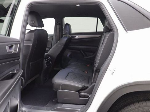 Used 2025 Volkswagen Atlas Cross Sport SE image 12