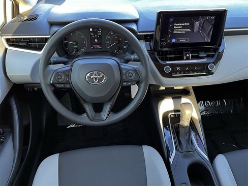 Used 2025 Toyota Corolla LE image 10