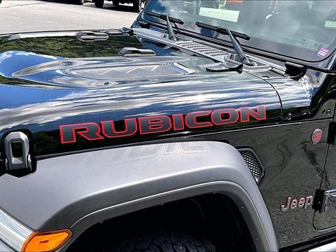 Used 2024 Jeep Wrangler Unlimited Rubicon w/ Convenience Group AWD/4WD image 9