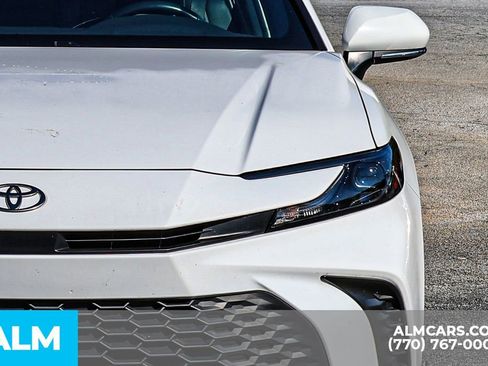 Used 2025 Toyota Camry SE image 16