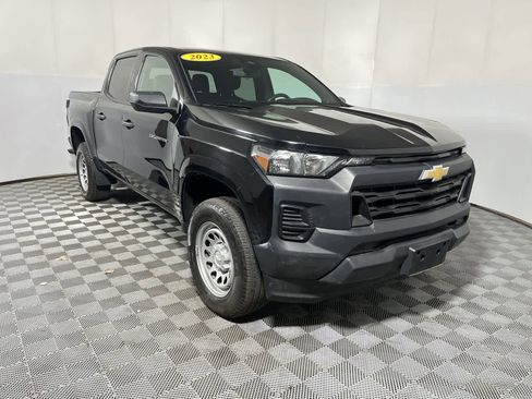 Used 2023 Chevrolet Colorado W/T RWD image 2