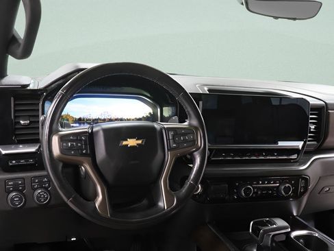 Used 2023 Chevrolet Silverado 1500 High Country w/ Technology Package AWD/4WD image 9