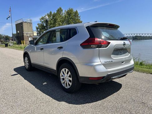 Used 2017 Nissan Rogue S FWD image 3