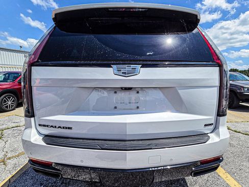 Used 2023 Cadillac Escalade ESV Sport w/ LPO, ONYX Package AWD/4WD image 5