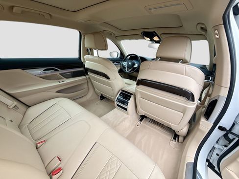 Used 2020 BMW 750i xDrive image 30