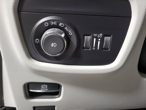 Used 2023 Jeep Grand Cherokee L Overland w/ Advanced Protech Group III image 12