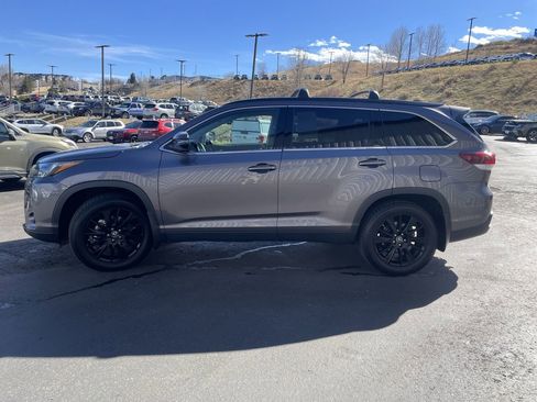 Used 2019 Toyota Highlander SE image 4