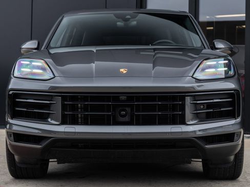 Certified 2025 Porsche Cayenne S w/ Premium Package Plus AWD/4WD image 8