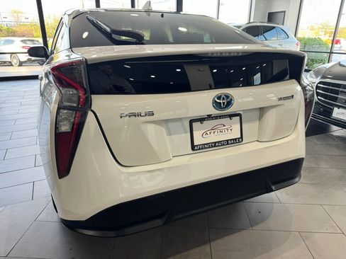 Used 2016 Toyota Prius Four Touring FWD image 5