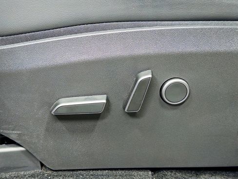 Used 2022 Tesla Model Y Long Range image 6