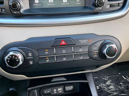 Used 2019 Kia Sorento LX image 32