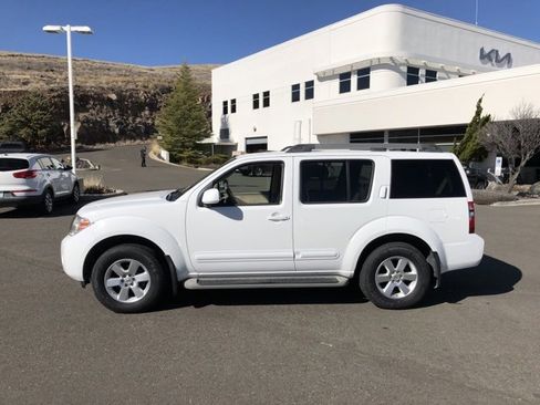 Used 2012 Nissan Pathfinder SV image 13