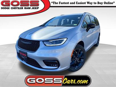 New 2026 Chrysler Pacifica Limited w/ S Appearance Package
