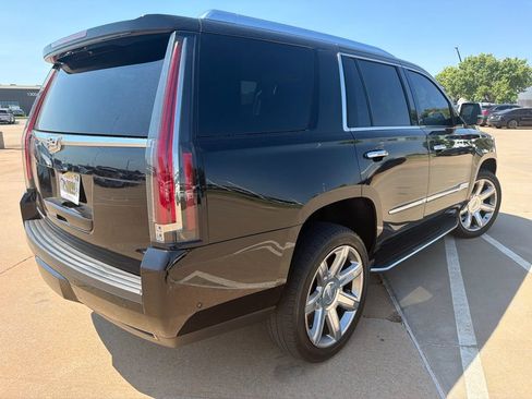 Used 2018 Cadillac Escalade Luxury AWD/4WD image 3