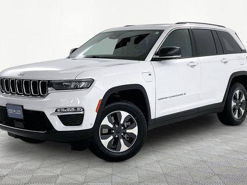 Used 2022 Jeep Grand Cherokee Limited 4xe w/ Luxury Tech Group II AWD/4WD image 3