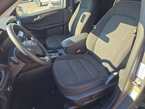Used 2023 Ford Escape Active w/ Tech Pack #2 AWD/4WD image 9