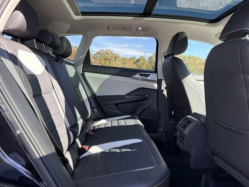 New 2026 Volkswagen Taos SEL image 17