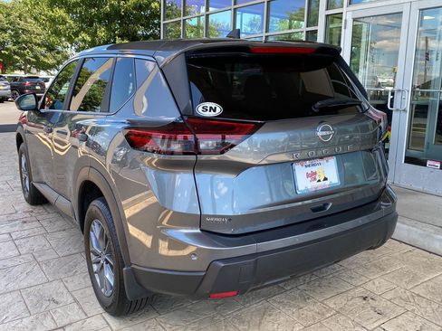 Certified 2025 Nissan Rogue S FWD image 5