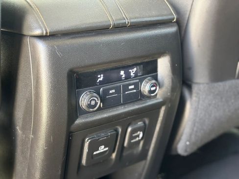 Used 2021 Chevrolet Traverse LT w/ LT Premium Package AWD/4WD image 33