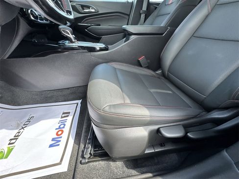 Used 2024 Chevrolet Trax RS w/ Sunroof Package image 12