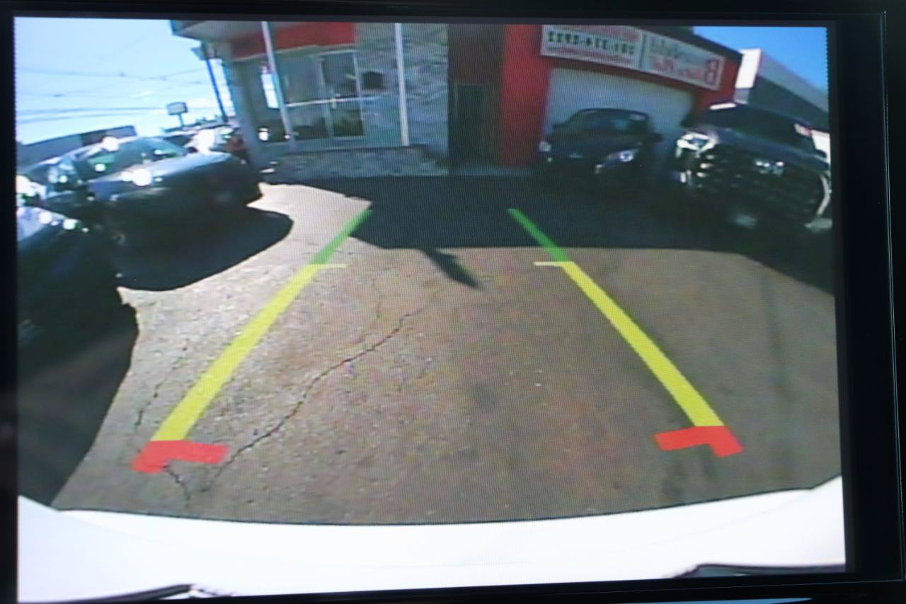 Used 2027 Chrysler Pacifica Select FWD image 38