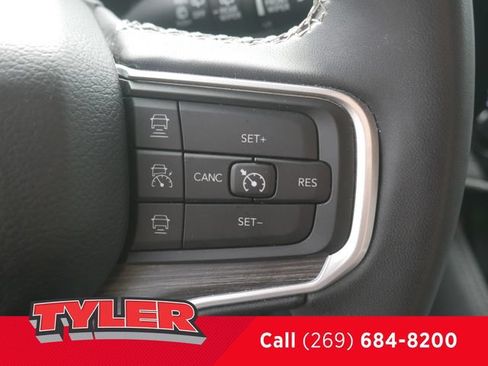 Used 2024 Jeep Wagoneer L Series II w/ Flexible Seating Group AWD/4WD image 26