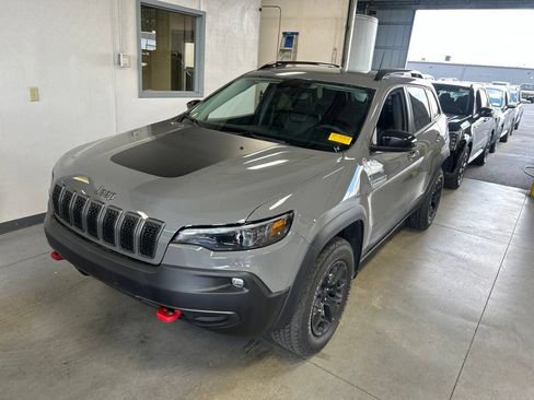 Used 2022 Jeep Cherokee Trailhawk w/ Trailer Tow Group AWD/4WD image 2