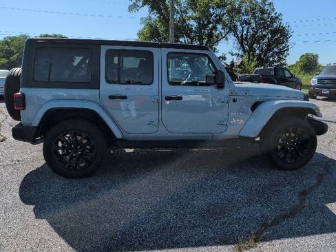 Used 2023 Jeep Wrangler Unlimited Sahara w/ Cold Weather Group AWD/4WD image 5
