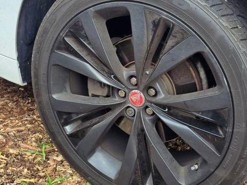 Used 2017 Jaguar F-PACE R-Sport image 21