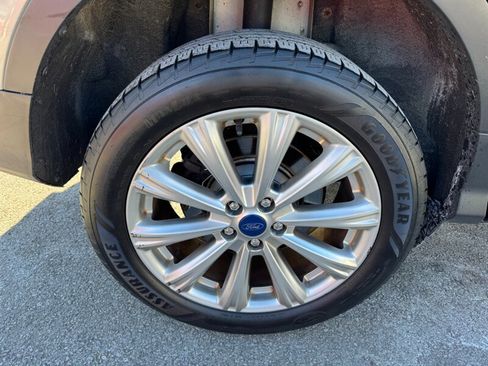 Used 2017 Ford Escape Titanium image 13