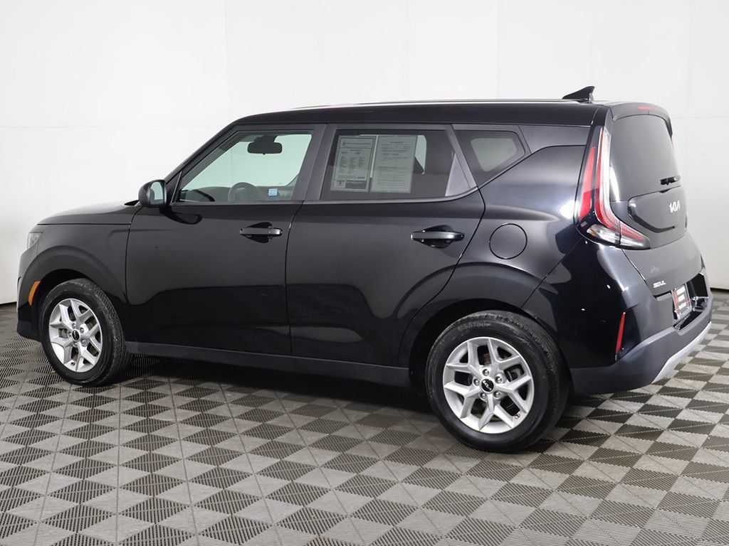 Used 2023 Kia Soul LX w/ LX Technology Package FWD image 11