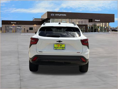 Used 2025 Chevrolet Trax RS w/ Sunroof Package FWD image 10