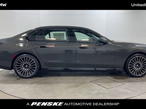 New 2026 BMW 750e xDrive w/ Premium Package image 9