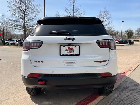 Used 2025 Jeep Compass Trailhawk image 7